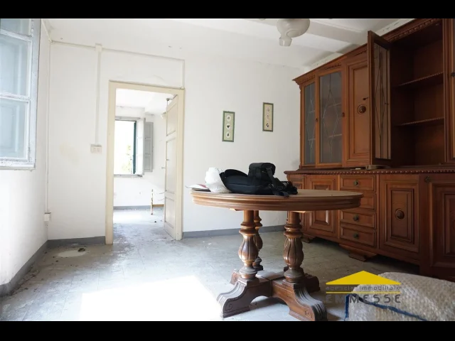 Appartamenti in Vendita - Appartamento da ristrutturare in vendita a massa