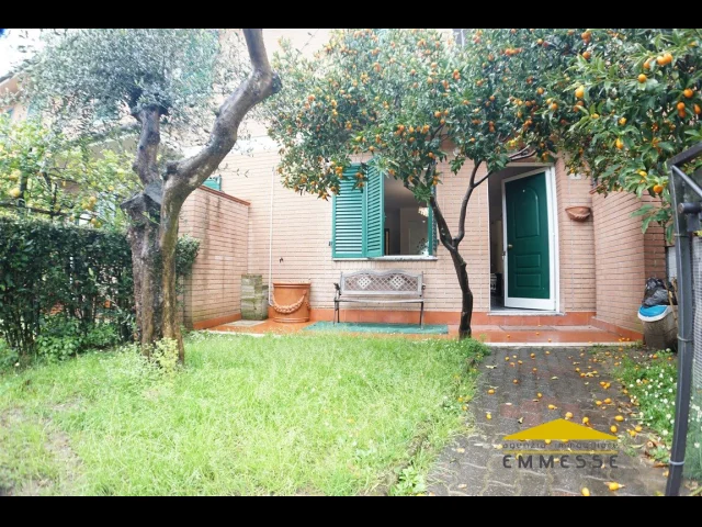 Casa con giardino in vendita a massa