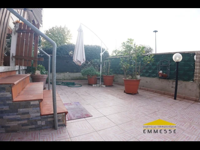 Casa con giardino in vendita a massa