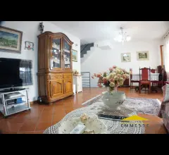 Appartamenti in Vendita - Casa con giardino in vendita a massa