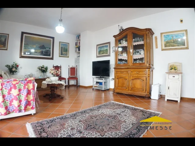 Appartamenti in Vendita - Casa con giardino in vendita a massa