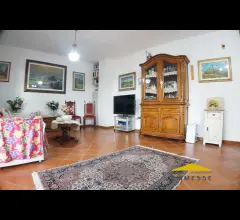 Appartamenti in Vendita - Casa con giardino in vendita a massa
