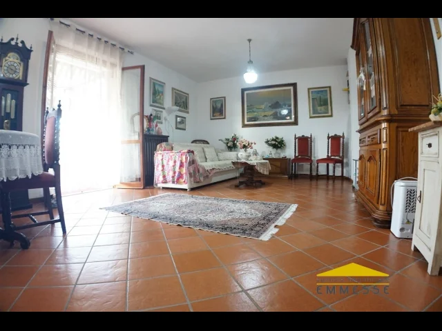 Appartamenti in Vendita - Casa con giardino in vendita a massa
