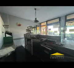 Appartamenti in Vendita - Fondo commerciale per pizzeria in vendita a montignoso