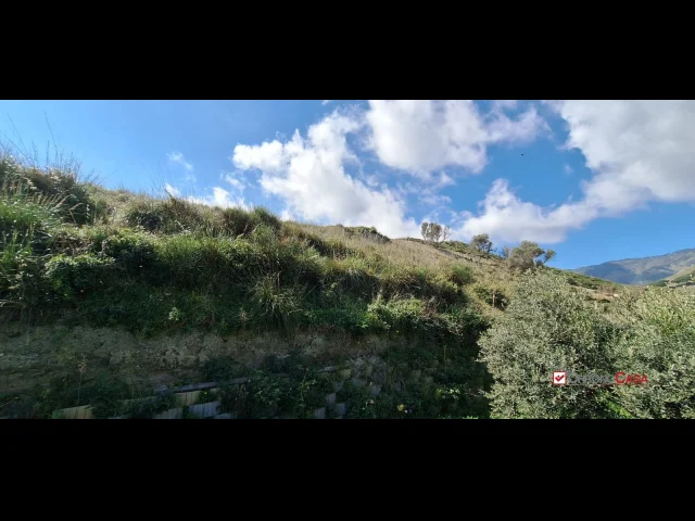 Appartamenti in Vendita - Camaro, panoramico e pianeggiante terreno con deposito