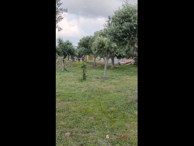 Appartamenti in Vendita - Camaro, panoramico e pianeggiante terreno con deposito