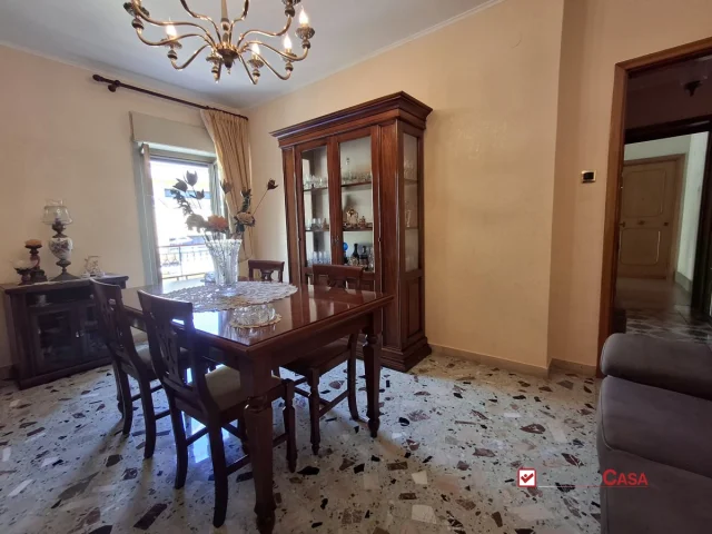 Appartamenti in Vendita - Luminoso trivani villaggio aldisio