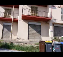 Appartamenti in Vendita - Locale commerciale vill. svizzero