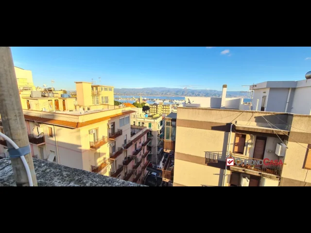 Lastrico solare panoramico sullo stretto vs588
