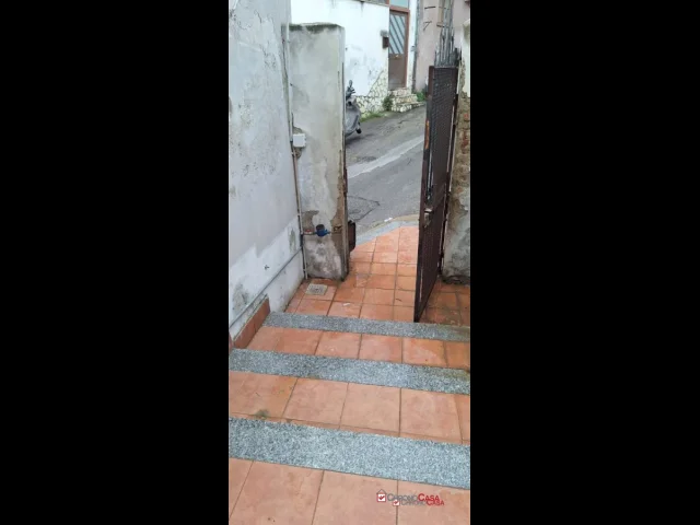 Appartamenti in Vendita - Via catania,provinciale,ampio bivani in buone condizioni