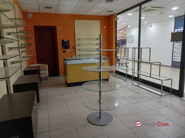 Appartamenti in Vendita - Negozio/bottega centro commerciale