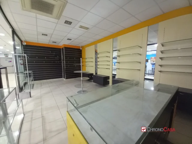 Appartamenti in Vendita - Negozio/bottega centro commerciale