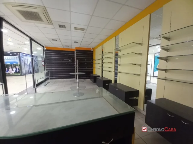 Appartamenti in Vendita - Negozio/bottega centro commerciale