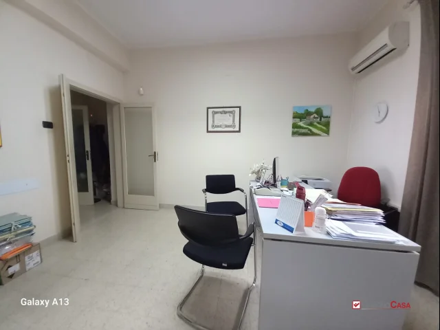 Appartamenti in Vendita - Uso ufficio zona centro