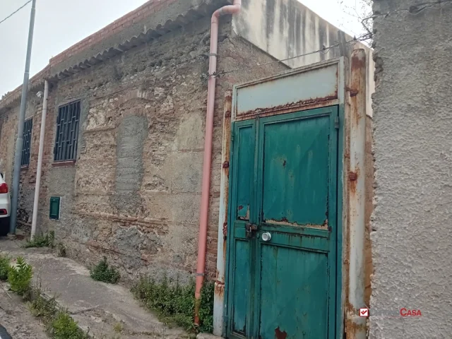Appartamenti in Vendita - Gesso, casa indipendente e terreno