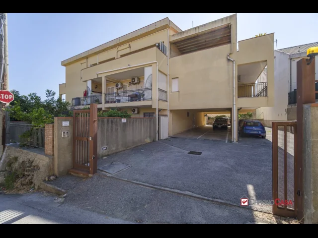 Appartamenti in Vendita - Spartà, appartamento con mansarda abitabile. vista mare