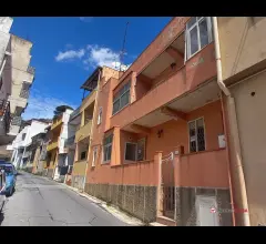 Bordonaro, soluzione semindipendente con terrazzo
