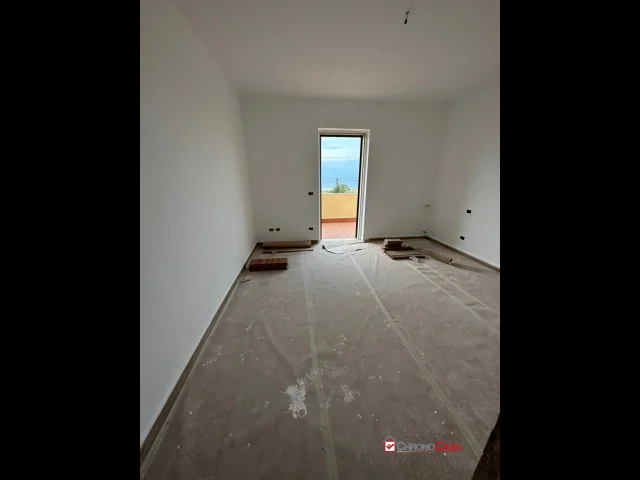 Appartamenti in Vendita - Mortelle,intero stabile di 360 mq su 2 livelli,posti auto