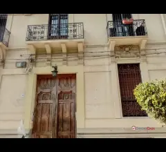 Zona nord, in stabile d'epoca semicantinato 3 camere+bagno