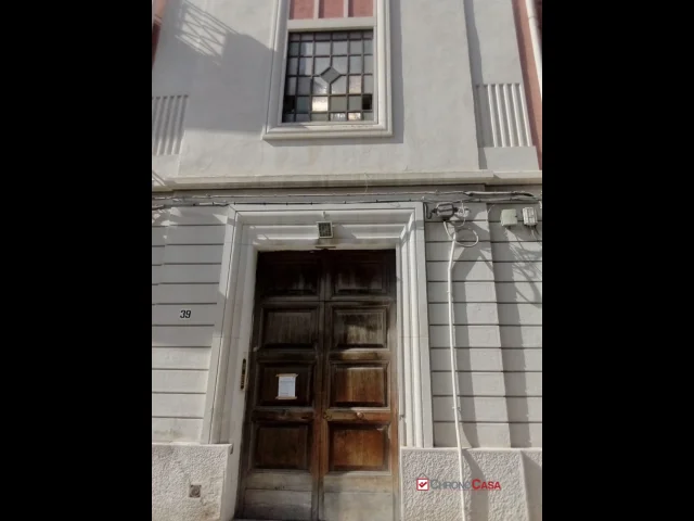 Appartamenti in Vendita - Zona nord, in stabile d'epoca semicantinato 3 camere+bagno