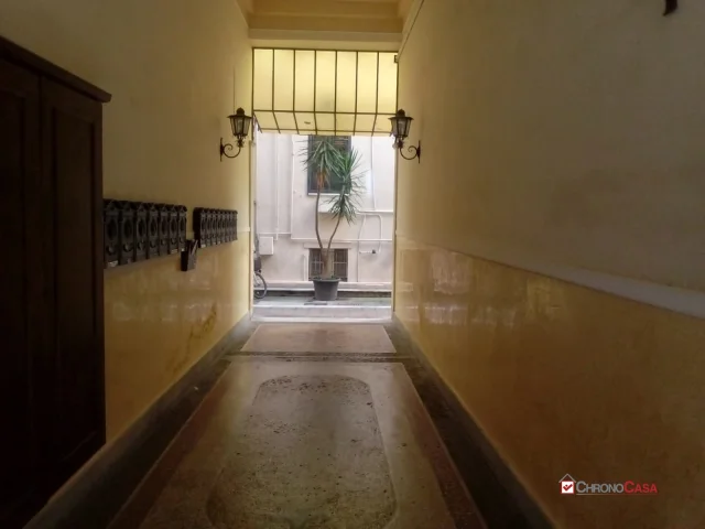 Appartamenti in Vendita - Zona nord, in stabile d'epoca semicantinato 3 camere+bagno