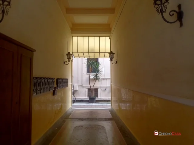 Appartamenti in Vendita - Zona nord, in stabile d'epoca semicantinato 3 camere+bagno