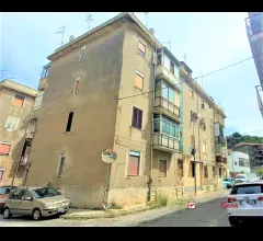 Appartamenti in Vendita - Pressi salita per messina2,comodo 3 vani e servizi