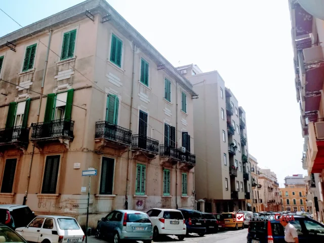 Via del bufalo ampia mansarda di 6 vani e doppi servizi