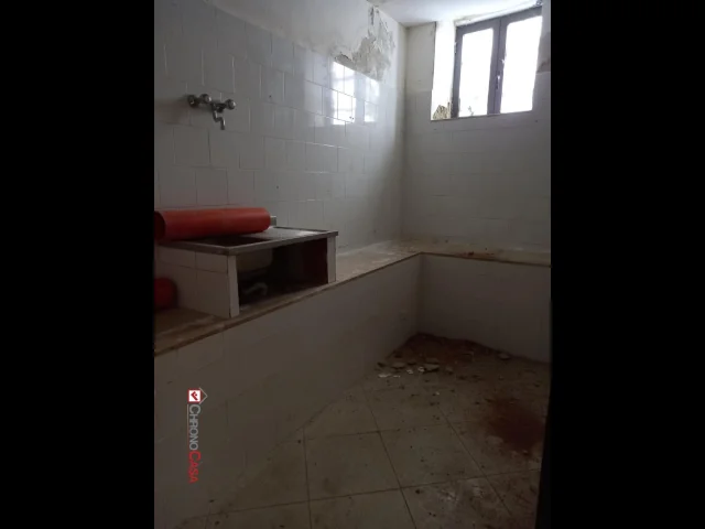Appartamenti in Vendita - Ampio locale deposito o magazzino tremestieri