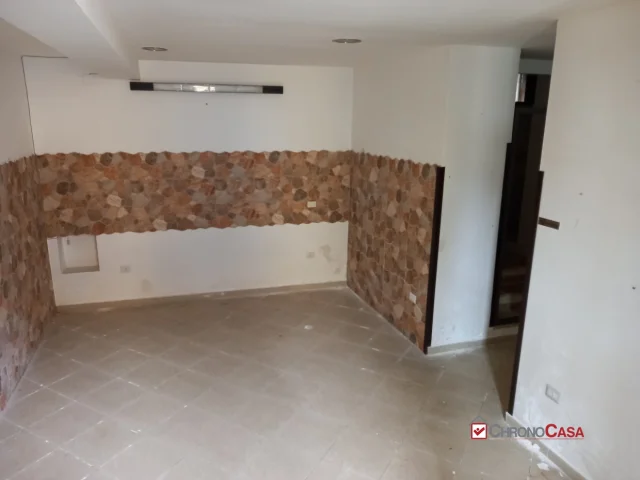Appartamenti in Vendita - Ampio locale deposito o magazzino tremestieri