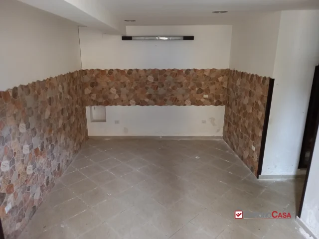 Appartamenti in Vendita - Ampio locale deposito o magazzino tremestieri