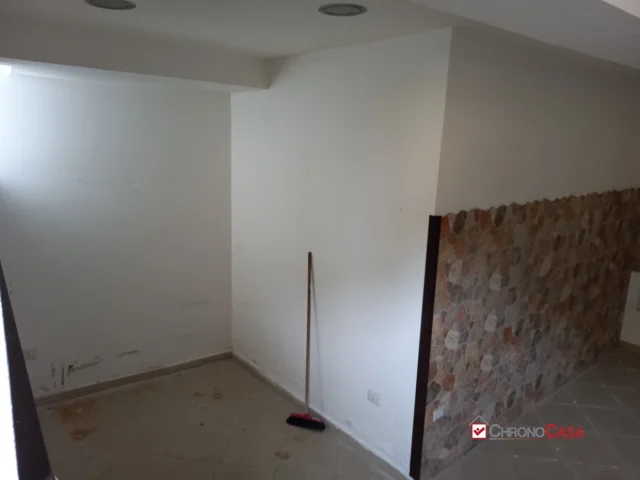 Appartamenti in Vendita - Bottega piano terra zonatremestieri