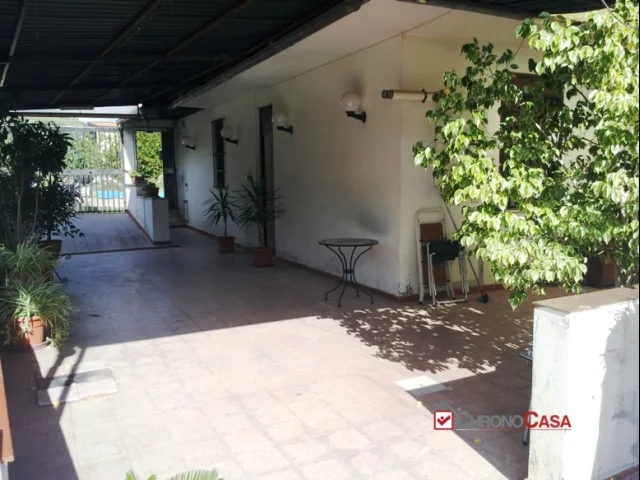 Appartamenti in Vendita - Zafferia, casa indipendente con terreno