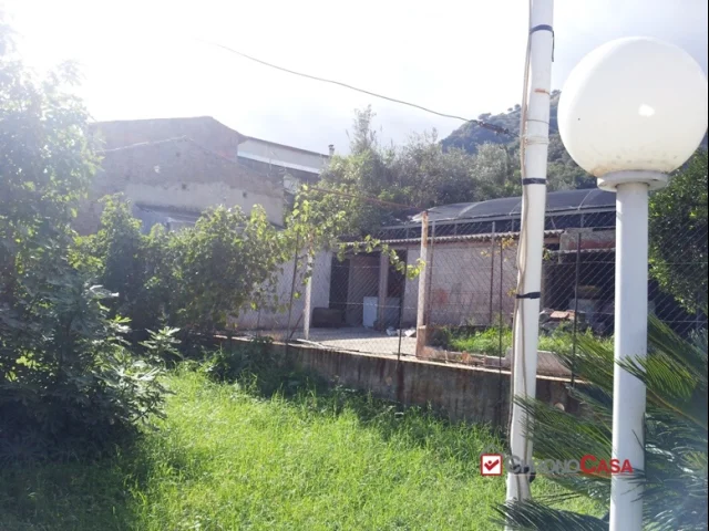 Appartamenti in Vendita - Zafferia, casa indipendente con terreno