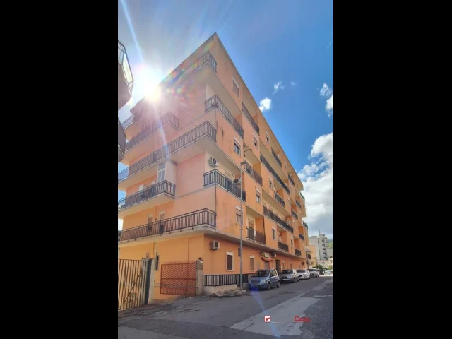 Bordonaro,luminoso pentavani e servizi,ampi balconi