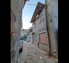 Appartamenti in Vendita - Soluzione indipendente su 2 livelli località montagnareale