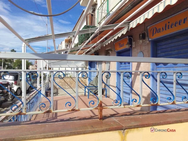 Ganzirri, locale commerciale fronte lago