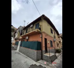Appartamenti in Vendita - Viale italia, casa indipendente su 2 piani