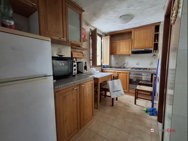 Appartamenti in Vendita - Viale italia, casa indipendente su 2 piani