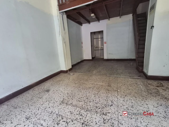 Appartamenti in Vendita - Deposito ad una luce zona centrale