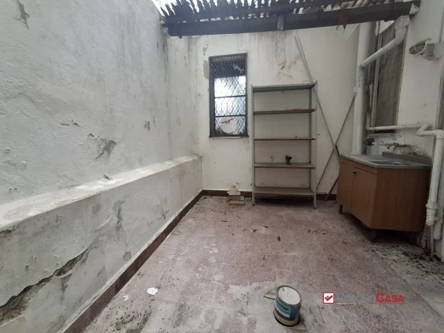 Appartamenti in Vendita - Deposito ad una luce zona centrale