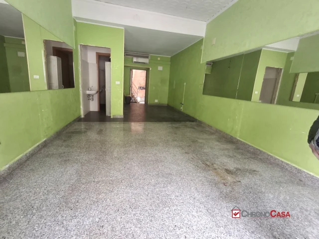 Appartamenti in Vendita - Bottega ad una luce con soppalco via placida