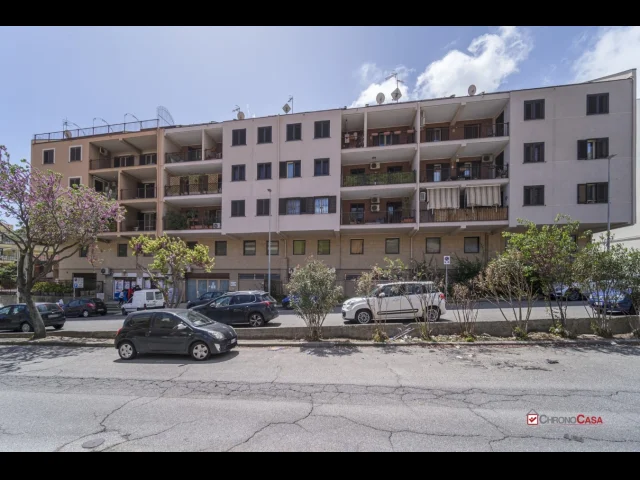 Appartamenti in Vendita - Svincolo me centro, bivani arredato. uso transitorio