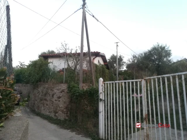 Appartamenti in Vendita - Sparta' casetta da ristrutturare con terreno rif. vs287