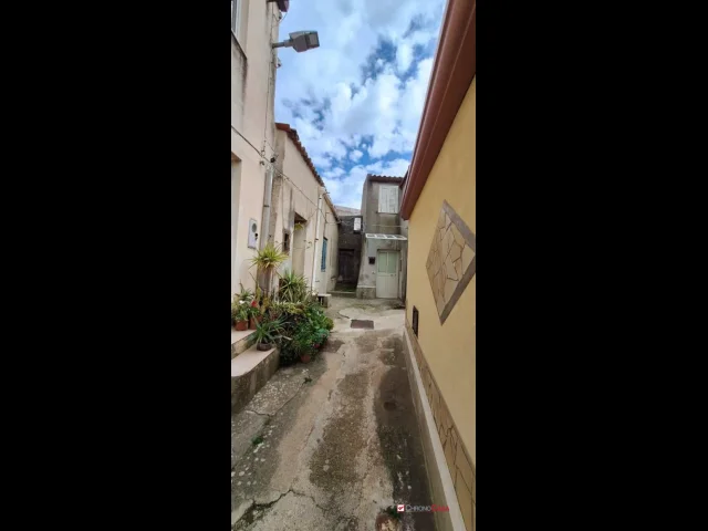 Appartamenti in Vendita - Massa s.giorgio, s.indipendente di 65 mq da ristrutturare
