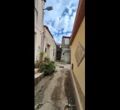 Appartamenti in Vendita - Massa s.giorgio, s.indipendente di 65 mq da ristrutturare