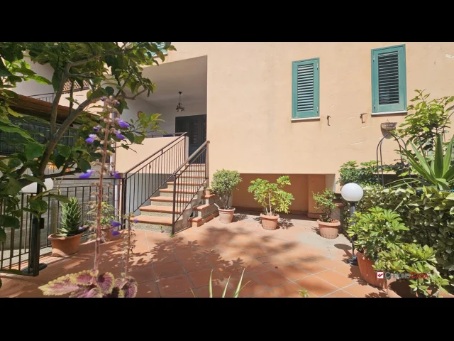 Villetta a schiera con giardino, cantina, box e mansarda