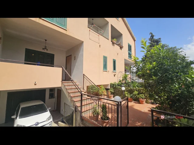 Appartamenti in Vendita - Villetta a schiera con giardino, cantina, box e mansarda