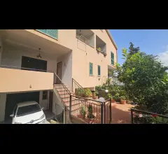 Appartamenti in Vendita - Villetta a schiera con giardino, cantina, box e mansarda