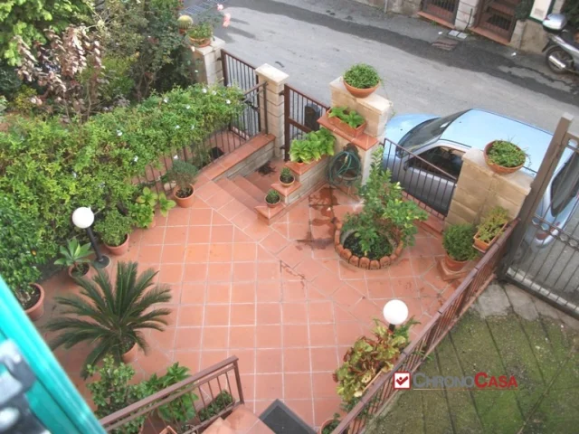 Appartamenti in Vendita - Villetta a schiera con giardino, cantina, box e mansarda